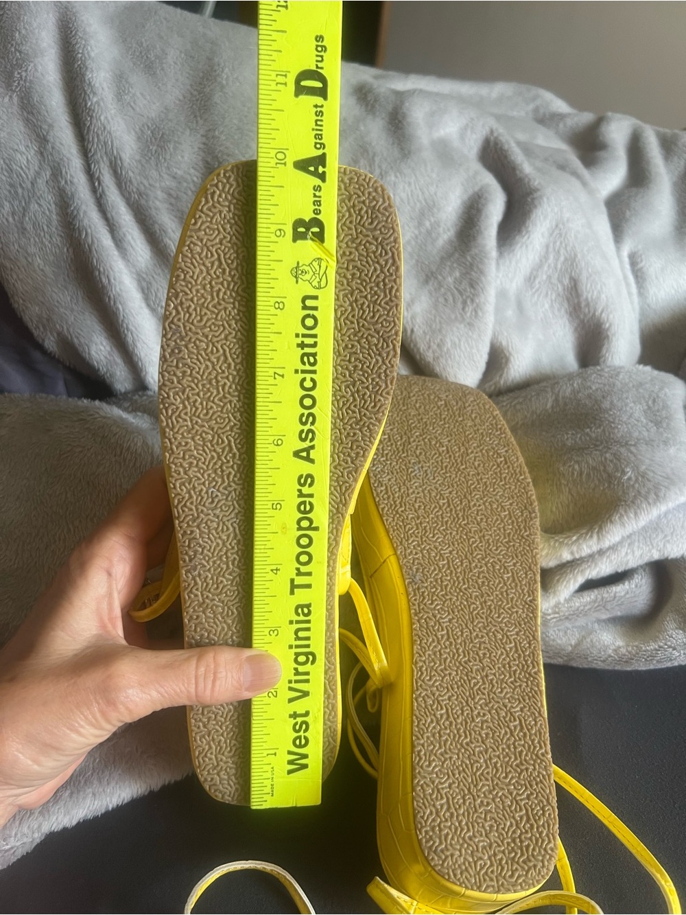 Fashion Nova Yellow Wrap Up Women’s Size 10 Sandals, new with tag/wrap - Picture 7 of 7